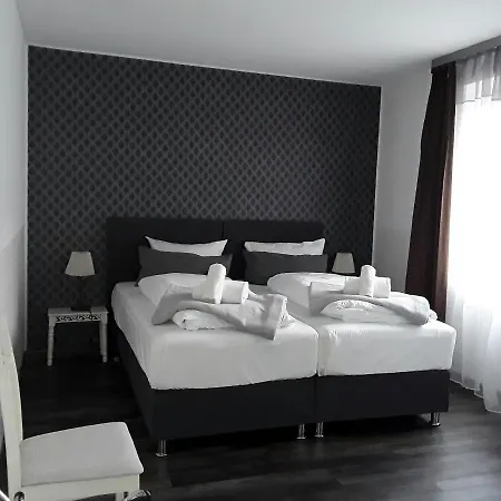 Lieth-hotel-gruenreich فندق 3*