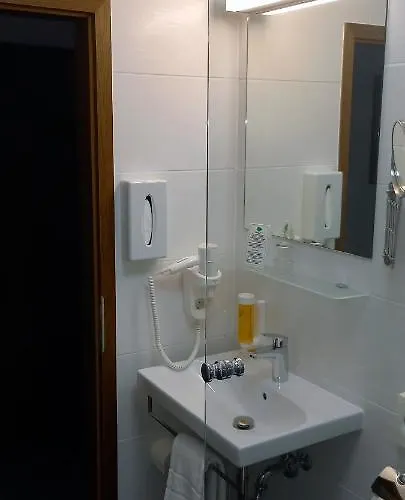 Lieth-hotel-gruenreich 3*